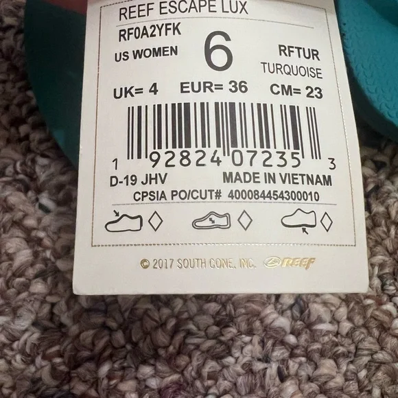 Brand new reef flip flops - Picture 2 of 5